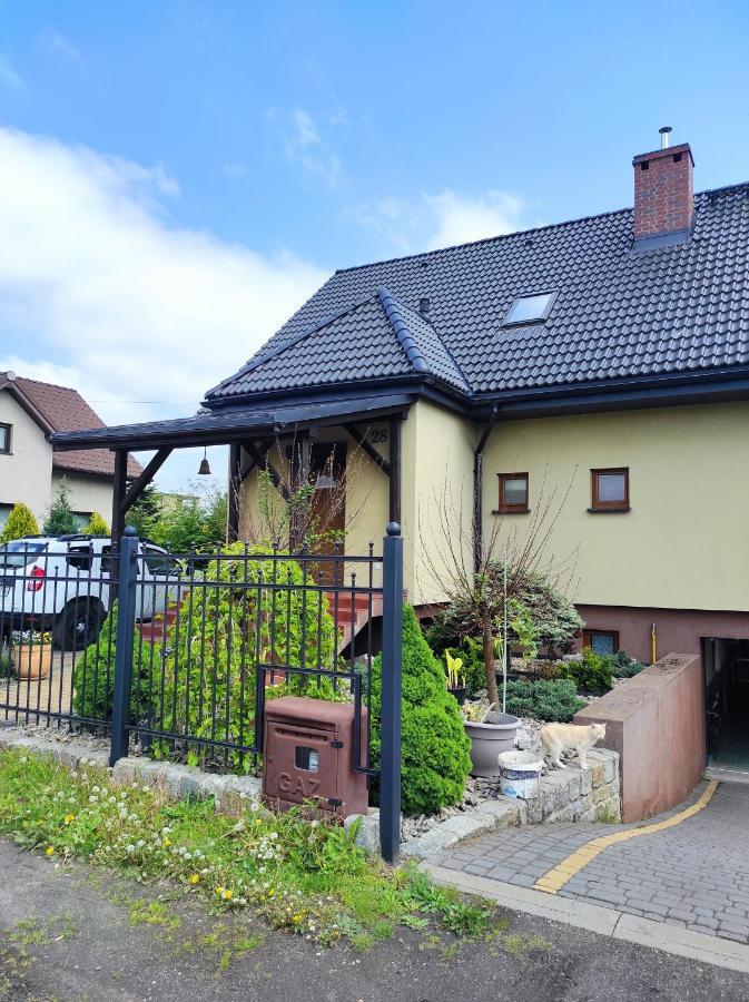 Przyjazny Domek Tarnowskie Góry Exteriör bild